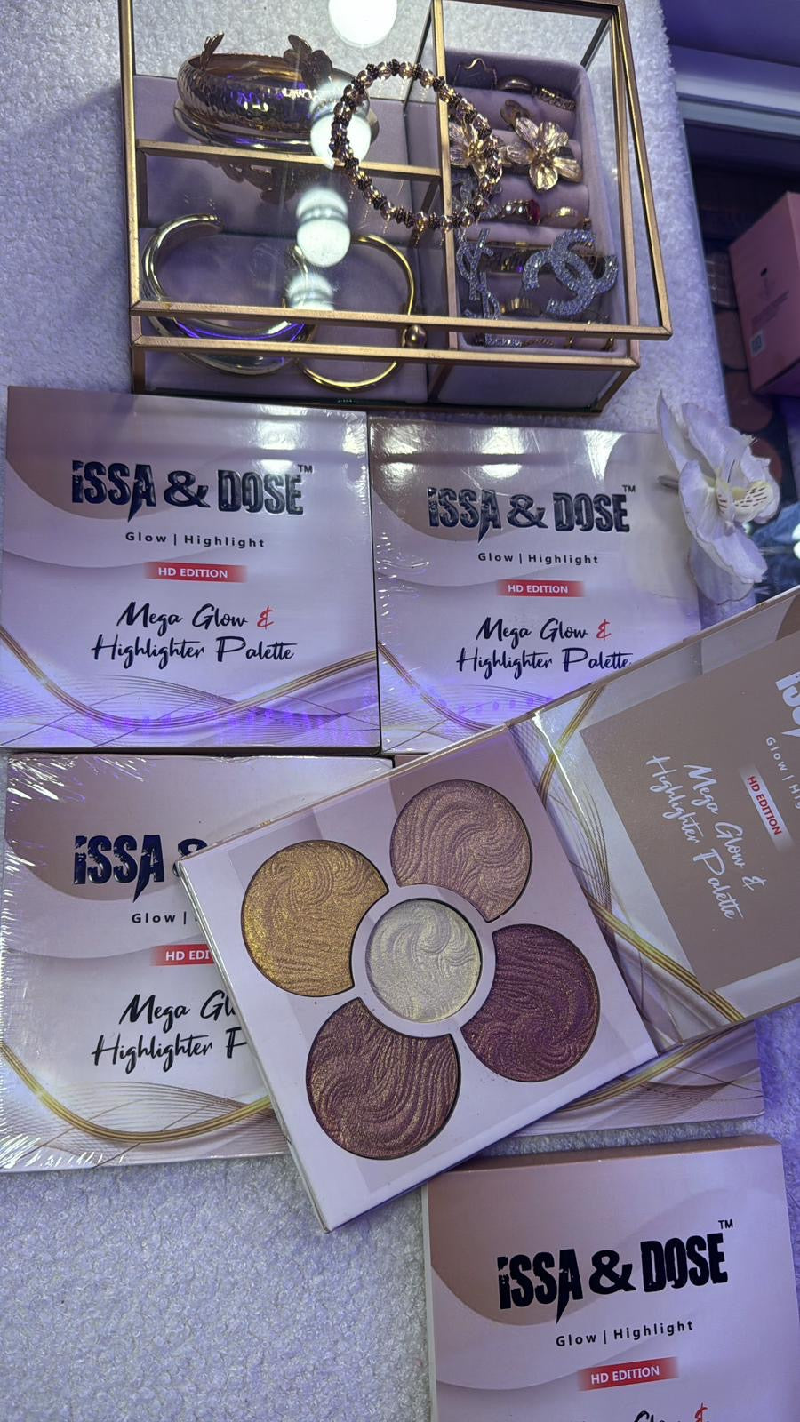 Mega Glow Highlighter Palette – Issa & Dose
